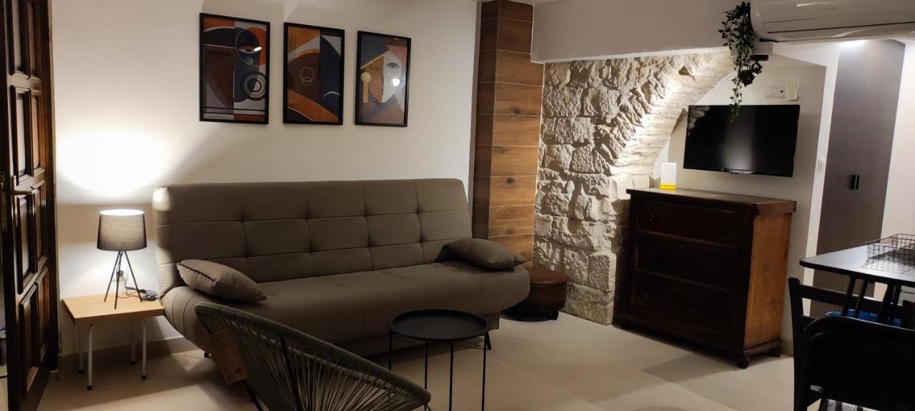 טרוגיר Carol Rooms מראה חיצוני תמונה