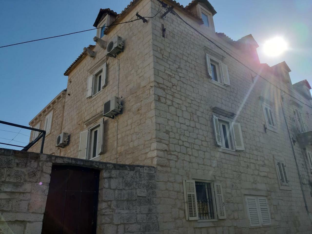 טרוגיר Carol Rooms מראה חיצוני תמונה