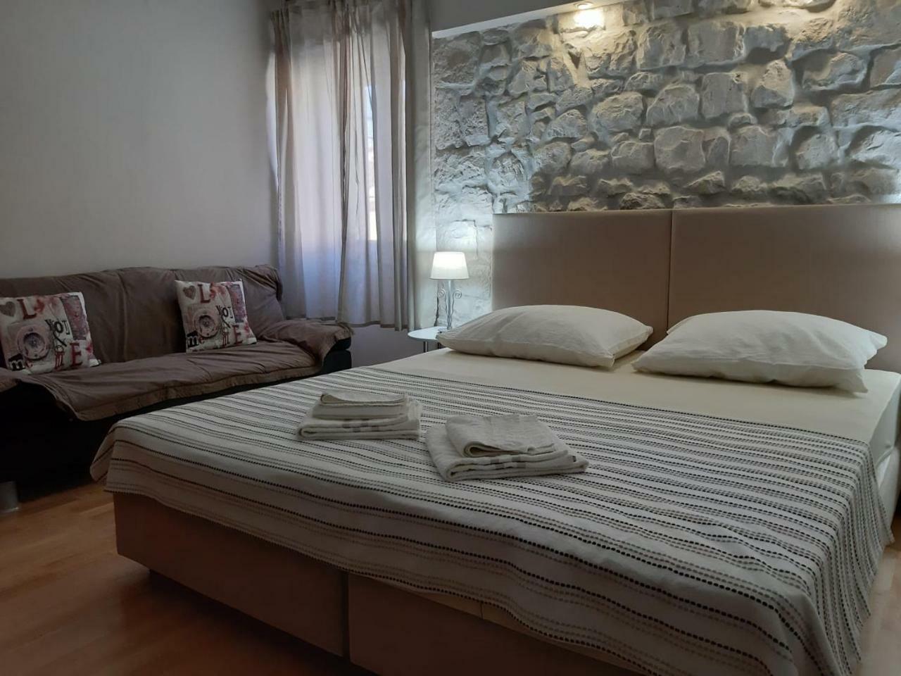 טרוגיר Carol Rooms מראה חיצוני תמונה